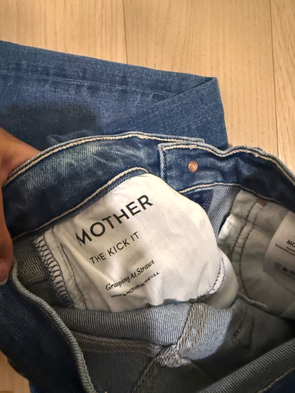 MOTHER The Kick It Jean in Grasping at Straws (Size 23) - Picture 4 of 4